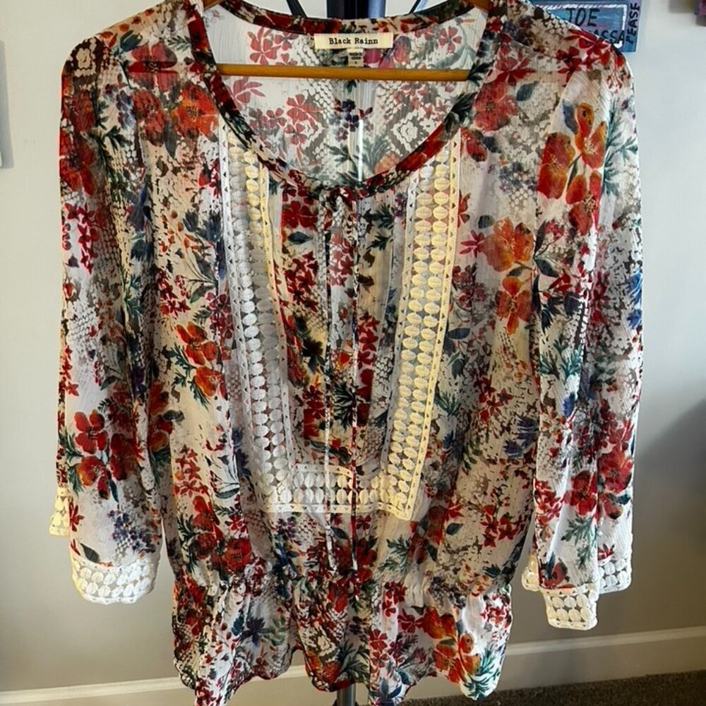 Black Rainn Multicolor Floral Sheer Round Neck Keyhole 3/4 Sleeve